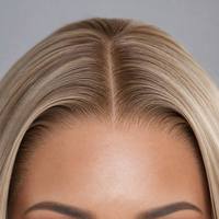 Perruque en cheveux humains blonds dorés, raides, avec raie au milieu, construction entièrement en dentelle, ligne de cheveux naturelle, finition douce et soyeuse, cheveux Remy de qualité supérieure