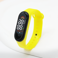 Montre numérique ovale créative 2026 en gros, vente chaude, montre LED étudiante sportive, étanche, à écran tactile
