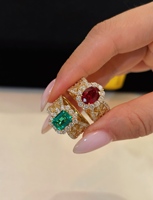 Bague en or jaune 18 carats avec rubis et émeraudes de laboratoire, sertie d'une halo de pierres précieuses colorées, bijoux de mariée