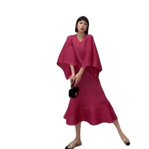 Nuovo Abito Lungo <span class=keywords><strong>Elegante</strong></span> e Sofisticato a Trapezio in Poliestere Rosso Lampone con Scollo a V, Taglie Forti, con Volant, da <span class=keywords><strong>Donna</strong></span>, <span class=keywords><strong>Estivo</strong></span> 2026 - Product Image 5