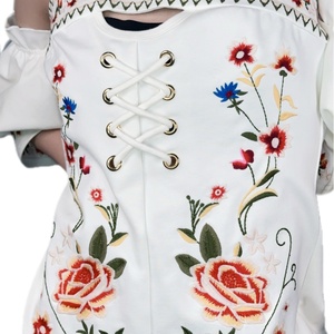 Vestido Mini de Verano OEM para Mujer, Personalizado, con Bordado Floral, Hombros Descubiertos y Recortes - Product Image 4