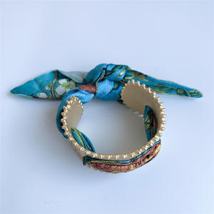 Pulsera de seda vintage personalizada para mujer con anillo abierto de oro mate, estilo exótico, diseño floral y joyería en capas - Product Image 5