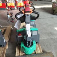 Chariot élévateur électrique compact CBD20 de 2 tonnes pour projets d'entreposage en allées étroites