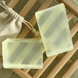 Savon de bain à la glycérine transparent fait à la main, savon carré naturel de haute qualité, personnalisable en taille, couleur et parfum - Product Image 3