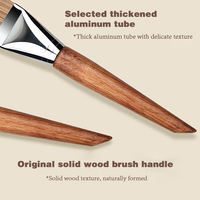 Pinceau de maquillage ultra-fin sans couture en fibres synthétiques avec manche en bois en forme de croissant ; Pinceau pour fond de teint, correcteur et base de maquillage.
