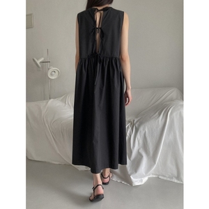 Robe longue décontractée blanche sans manches pour femme, col rond, taille haute froncée, coupe trapèze ample, idéale pour les vacances d'été - Product Image 4