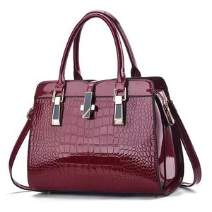 Sac à main fourre-tout en similicuir de qualité supérieure pour femme avec fermeture éclair fluide, grande capacité intérieure, élégant et minimaliste - Product Image 4