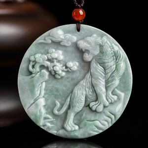 Pendentif en jadéite naturelle UNISEXE vert clair style chinois classique Tigre design original Cadeau avec certificat d'évaluation DW34 - Product Image 1