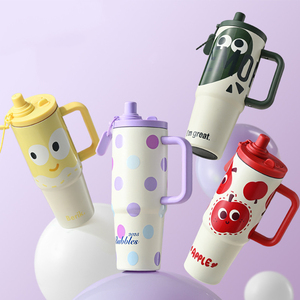 Gobelet isotherme de voyage 900 ml avec double poignée, imprimé dessin animé mignon, couvercle en silicone PP, en acier inoxydable - Product Image 1