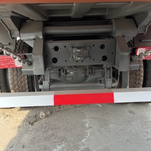Camion benne HOWO 8X4 d'occasion bien entretenu, entièrement réparé, avec benne renforcée, longue durée de vie, idéal pour l'Afrique de l'Ouest - Product Image 5