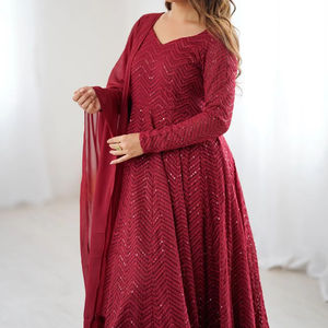 Tela Anarkali de la mejor calidad en color Rosa Madder, Georgette Fox suave y pesado, con trabajo de hilo de lentejuelas Lukhnawi, precio al por mayor. - Product Image 1