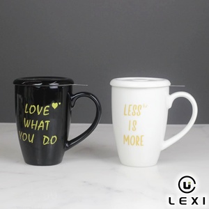 Taza de café de cerámica blanca con letras doradas 'Less Is More' e infusor de acero inoxidable para preparar té de hojas sueltas, para uso en la oficina - Product Image 2