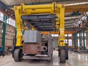 รถยกตู้คอนเทนเนอร์ไฟฟ้าแบบ Heavy Duty ขนาด 20-80 ตัน ใช้ระบบไฮดรอลิก สำหรับอุปกรณ์เทอร์มินัลตู้คอนเทนเนอร์ - Product Image 5