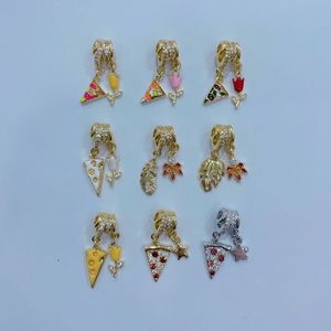 BD- L5645 Charmes et pendentifs mignons en forme de <span class=keywords><strong>pizza</strong></span>, tulipe, feuille d'érable, motifs alimentaires et naturels, motifs crème glacée et coquillage, avec incrustation de zircone cubique, utilisables comme entretoises, avec finition émail goutte d'huile - Product Image 4