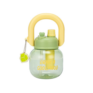 Bouteille d'eau Kawaii <span class=keywords><strong>de</strong></span> 800ml avec chaîne à poignée infuseur, gobelet mignon en plastique sans BPA pour enfants, gobelet <span class=keywords><strong>de</strong></span> sport et <span class=keywords><strong>de</strong></span> voyage - Product Image 3