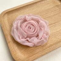 Appliques de roses en organza à bords brûlés, patchs de fleurs en tissu froissé pour pinces à cheveux, broches et accessoires vestimentaires DIY