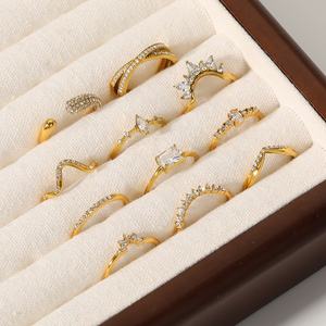 Cincin Terbuka Zirkon Putih Berkualitas Tinggi dengan Sentuhan Mewah dan Unik, Berlapis Emas 18k untuk Wanita - Product Image 2