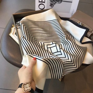 Pañuelo de Seda 100% Pura para Mujer, Diseño Geométrico Naranja y Blanco, Turbante, Bufanda de Seda de <span class=keywords><strong>Morera</strong></span> 100% Pura - Product Image 4