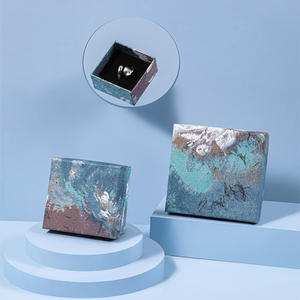 Boîte à bijoux en gros personnalisée avec texture en relief, ruban et doublure en velours pour expositions de bijoux - Product Image 2