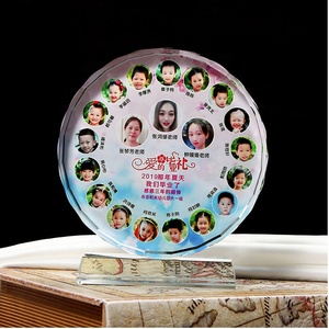 Neueste produkt verschiedene arten beleuchtete ultradünne fifferent rotierenden kristall foto rahmen aus China hochzeit souvenir - Product Image 5