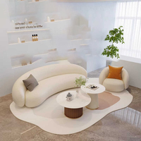Canapé nordique créatif pour un salon confortable dans de petits appartements avec un canapé de style incurvé simple et moderne