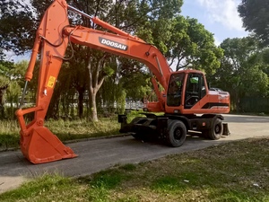 Excavatrice sur pneus d'occasion Doosan DH210 21T, d'origine coréenne, certifiée CE, faible consommation, avec accessoire tarière, moteur Doosan - Product Image 2