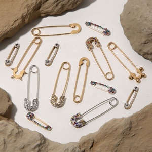 Broche DE SEGURIDAD Pave | Pin decorativo de acero inoxidable chapado en oro PVD de 18K para joyería DIY, estilo de broche y cinchado de cintura - Product Image 1