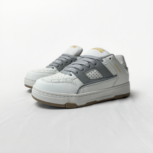 Zapatillas de deporte bajas blancas <span class=keywords><strong>con</strong></span> paneles de acento negro Detalles perforados de marca dorada para zapatos de estilo informal elegante para caminar - Product Image 3