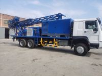 Appareil de forage de puits d'eau monté sur camion profond 300 mètres machine de forage de puits d'eau hydraulique