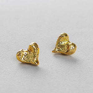 Pendientes de tuerca de latón chapados en oro de 18 quilates al por mayor, joyería Vintage, pendientes de tuerca de moda con corazón martillado para mujer - Product Image 2