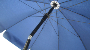 Sombrilla de Playa Gigante de Acero con Radio de 110 cm, Impermeable y con Protección UV, Inclinación Manual para Uso en Exteriores - Product Image 3
