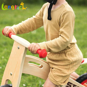 Jouets en <span class=keywords><strong>bois</strong></span> de vélo d'équilibre d'enfants, jouets en <span class=keywords><strong>bois</strong></span> favorables à l'environnement extérieurs de vélo d'équilibre pour de jeunes enfants - Product Image 5