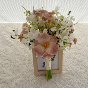 <span class=keywords><strong>Bouquet</strong></span> <span class=keywords><strong>de</strong></span> tulipes artificielles réalistes <span class=keywords><strong>de</strong></span> style INS, fait main, fleurs mélangées, pour mariage, photographie <span class=keywords><strong>de</strong></span> <span class=keywords><strong>mariée</strong></span>, <span class=keywords><strong>bouquet</strong></span> <span class=keywords><strong>de</strong></span> la <span class=keywords><strong>mariée</strong></span> - Product Image 1