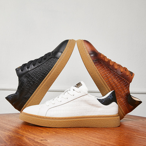 Chaussures basses décontractées en cuir véritable de haute qualité pour hommes, personnalisables avec un MOQ faible, disponibles en noir, blanc et marron - Product Image 3