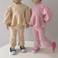 Vente en gros – Nouveauté Automne 2026 – Ensembles 2 pièces unis à manches bouffantes et volants pour bébés et jeunes filles