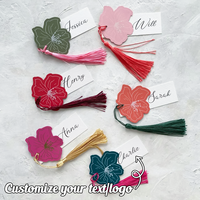 Cartes de nom de mariage personnalisées avec des pompons floraux |   Cartes de placement pour événements, décorations de table et fournitures pour cadeaux de fête