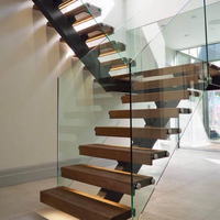 Escalier flottant droit en bois massif et acier pour intérieur, style industriel, marches fermées en métal, éclairage LED, verre, moderne, pour hôtel et villa