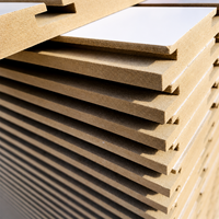 Panneau cannelé 18 mm en MDF mélaminé, grain de bois blanc moderne, rainuré E0/E1 pour système d'affichage mural à lattes pour la vente au détail