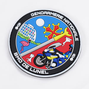 Parches de PVC personalizados con diseño de logotipo de letras redondas, de silicona suave, con patrón de motocicleta y cierre de velcro. - Product Image 4