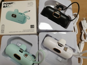 พาวเวอร์แบงค์ PD 20W ชาร์จเร็ว รุ่นมินิแคปซูล ความจุ 5000mAh แบบพกพา ดีไซน์ลิปสติก สายชาร์จในตัว พร้อมหน้าจอ LED - Product Image 5