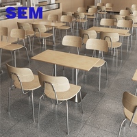 Table de cantine industrielle SEM en contreplaqué marin, style protection environnementale, pour personnel d'entreprise, avec 4 chaises