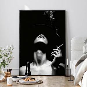 Impresión en Lienzo de Mujer Moderna y Sexy, Póster en Blanco y Negro, Pistola Disparando, Arte Vertical para Pared, <span class=keywords><strong>Pintura</strong></span> para Sala de Estar, Oficina, Decoración del Hogar - Product Image 4