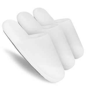 Chaussons de spa blancs, doux et rembourrés, avec semelle en mousse à mémoire de forme, pour hôtel, voyage et maison - Product Image 1