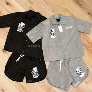 ชุดเซ็ตเสื้อแจ็คเก็ตและกางเกงขาสั้นไนลอนแบบมีกระดุมแป๊กด้านข้าง ชุดวอร์มไนลอนน้ำหนักเบา - Product Image 1