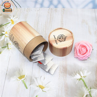 Emballage de chaussettes en carton biodégradable en forme de cylindre Boîte-cadeau Couvercle estampé en relief Feuille d'or Tube de papier de stratification mat