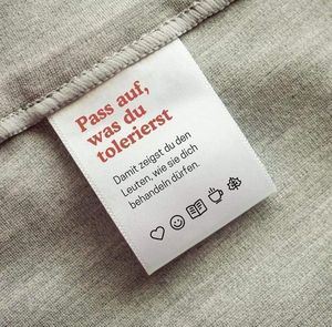Étiquette de col de vêtement en tissu écologique avec logo personnalisé, en polyester haute densité, étiquette cousue pour vêtements, adaptée aux designers - Product Image 3