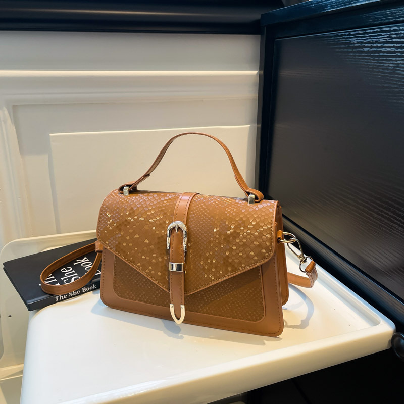 สีน้ำตาล