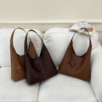 Sac à bandoulière tressé pour femme en cuir PU, grand sac fourre-tout souple, sac à main hobo avec fermeture magnétique et pochette zippée