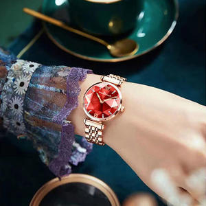 Reloj de Cuarzo para Mujer Keep Touch, Correa de Acero Inoxidable en Oro Rosa, Resistente al Agua 3 Bar, Diseño Elegante Analógico, Cristal Mineral, Cierre Plegable - Product Image 2