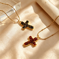 Colliers en acier inoxydable en gros avec pendentif croix de créateur pour femmes, accessoires étanches pour le cou, bijoux de mode